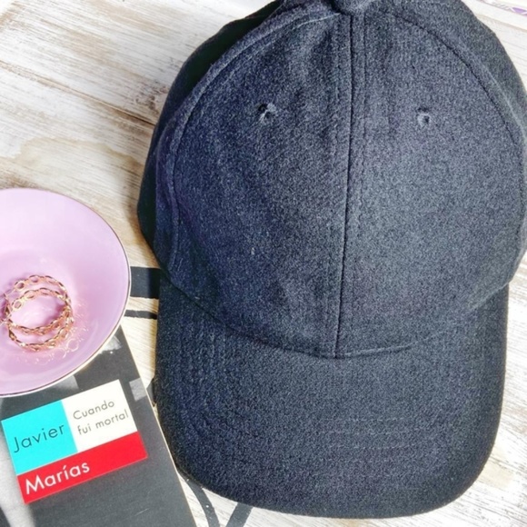 Alquimia Accessories - FLEECE BLACK BASEBALL HAT